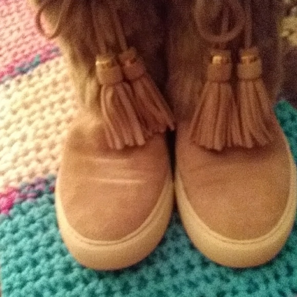 Tory Burch furry super cute boots!!!1 hour sale!!! - Picture 4 of 6